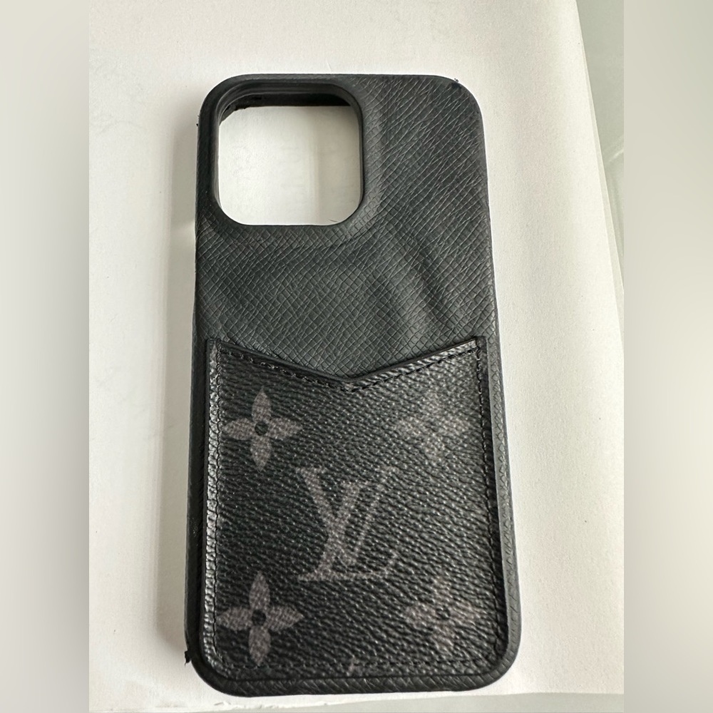 ✨Louis Vuitton IPhone 13 Pro case✨